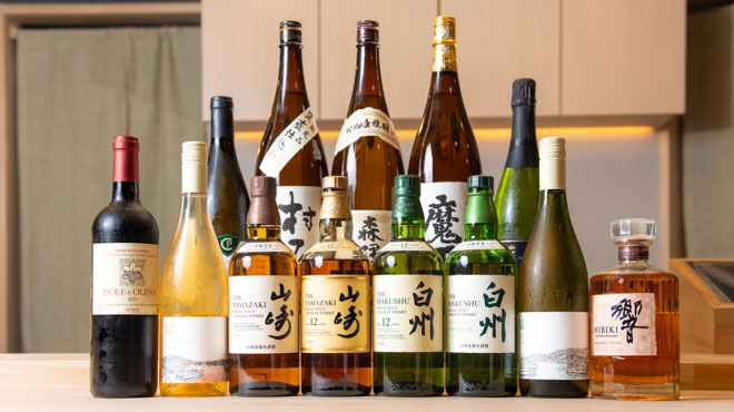 鮨創作割烹ちく・日本酒とウイスキーの品揃え